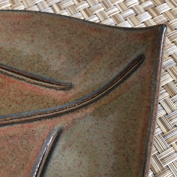 Signed Pottery Leaf Trinket Dish/Soap Dish Minimalist Style - Picture 7 of 15